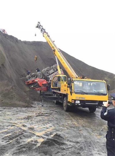 凌云上犹道路救援